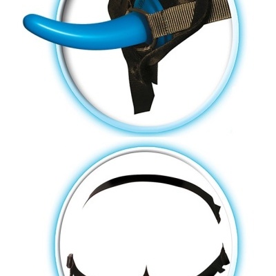 Arnês preto com parte azul curva em fundo branco