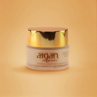 Frasco de creme Argan Oil Cream com tampa dourada e corpo branco fosco