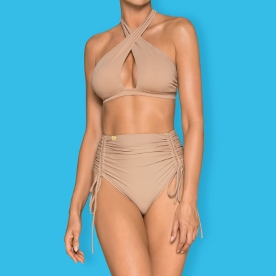Biquíni bege de duas peças com parte superior cruzada e parte inferior de cintura alta com franzidos
