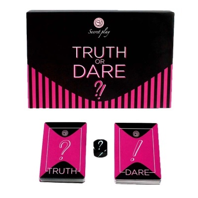 Jogo Truth or Dare com caixa preta e rosa, dois baralhos e um dado