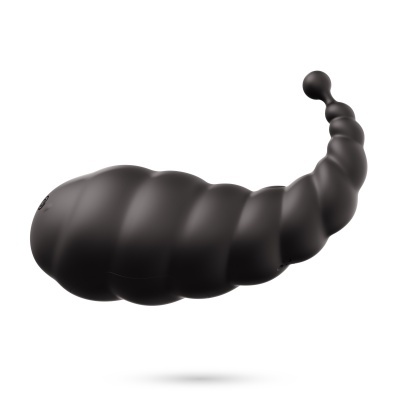 Produto preto ondulado e curvo sobre fundo branco