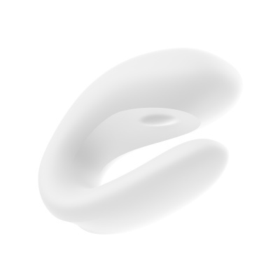 Produto branco de forma curva e aberta em fundo branco