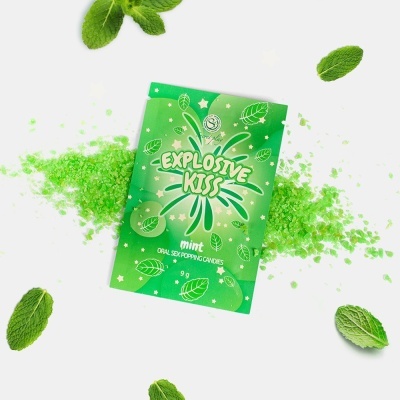 Pacote verde de confeitos Explosive Kiss sabor menta com cristais e folhas de menta