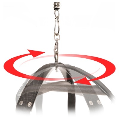 Gancho metálico prateado com movimento rotativo em alças pretas