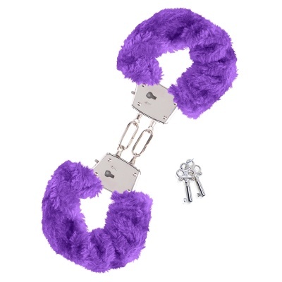 Algemas metálicas com revestimento felpudo roxo e duas chaves pequenas.