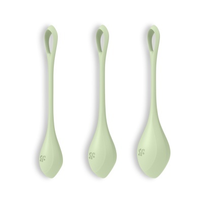Três colheres de silicone verde claro com cabo e argola para pendurar