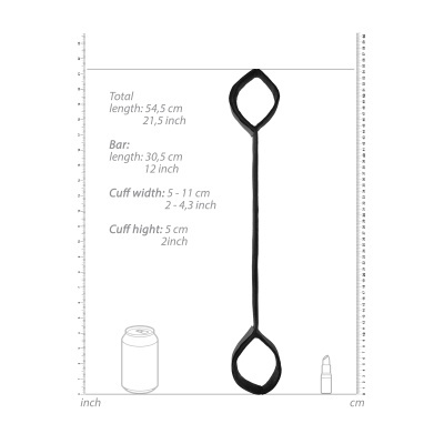 Brinquedo de silicone preto com proteções em ambas as extremidades e escalas de madeira ao fundo