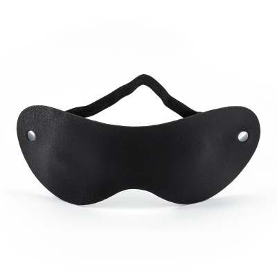 Máscara preta para dormir com elástico e rebites metálicos