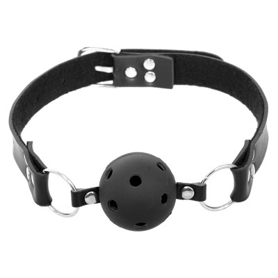 Mordaça preta com esfera perfurada e correia de couro ajustável