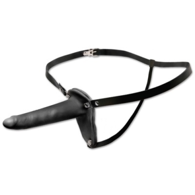 Cinta com dildo preto em silicone e couro sintético sobre fundo branco