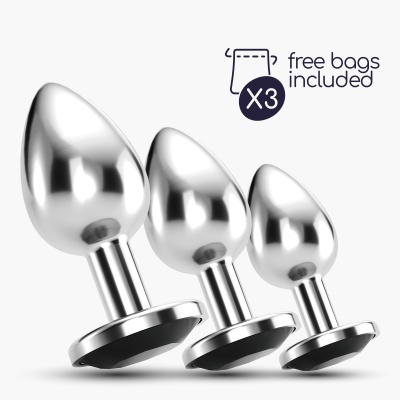 Três plugues anais de metal prateado com base preta em círculo