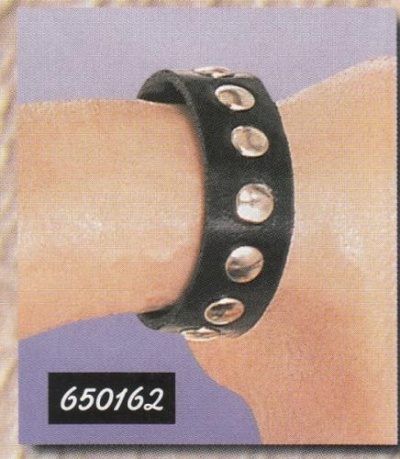 Pulseira de pele preta com rebites metálicos redondos