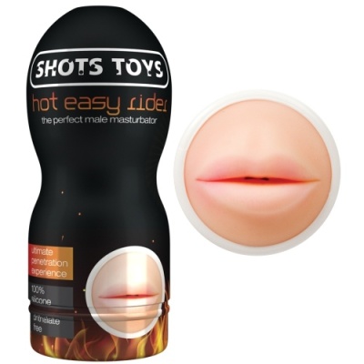 Embalagem preta com texto e imagem de lábios cor de pele