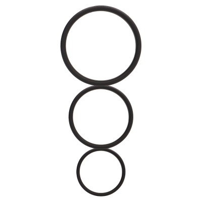 Conjunto de três anéis O-ring pretos de tamanhos diferentes em fundo branco