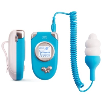 Dispositivo eletrônico azul com visor digital e acessório ligado por cabo espiral azul