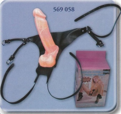 Pega com dildo em correias pretas e embalagem rosa