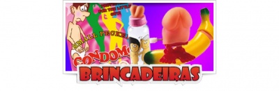 Produtos de preservativos em formato divertido sobre fundo lilás