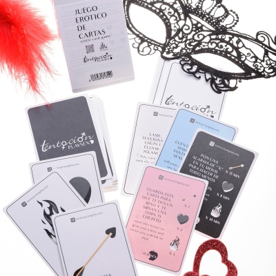 Jogo erótico de cartas 'tentación PLAY SEX' com máscara preta e acessórios vermelhos.