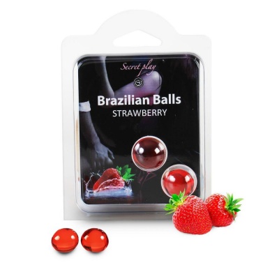 Embalagem de Brazilian Balls sabor morango com duas bolas vermelhas e morangos ao lado.