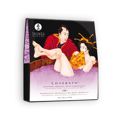 Embalagem preta Lovebath Shunga com ilustração de casal em banho