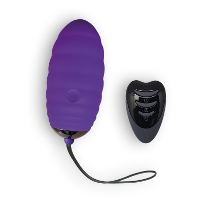 Produto roxo oval com controle remoto preto