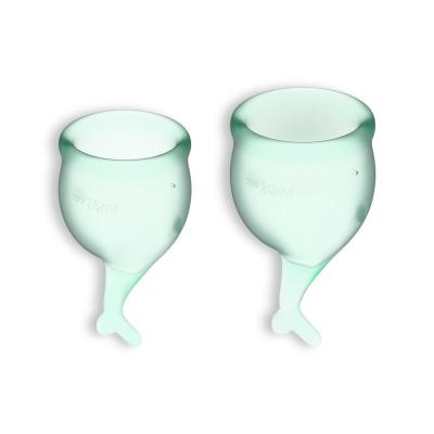 Dois copos medidores verdes translúcidos em plástico, 75 ml e 125 ml com base em forma de pé de pássaro