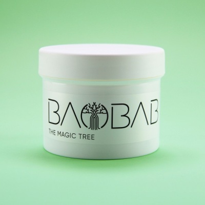 Frasco branco com rótulo BAOBAB THE MAGIC TREE