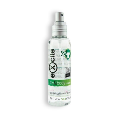 Frasco spray transparente exCite toy & body cleaner com rótulo branco, preto e verde
