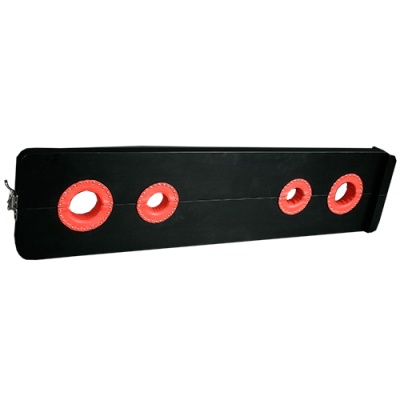 Barra preta com quatro orifícios circulares vermelhos reforçados