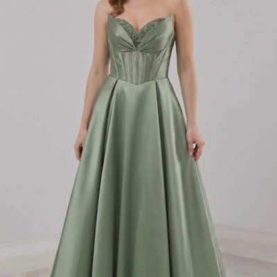 Vestido comprido verde salvia com corpete justo e saia ampla