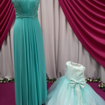 Vestidos verde-água feminino longo e infantil com renda e tule