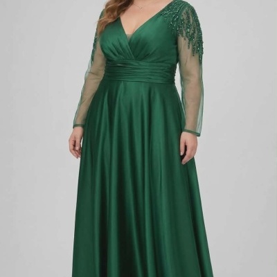 Vestido longo verde escuro com mangas em tule bordadas