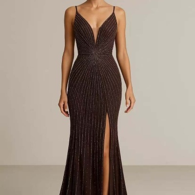 Vestido longo castanho com brilho e abertura frontal