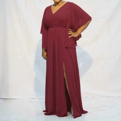 Vestido comprido vinho com decote em V e racha frontal