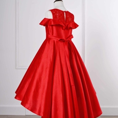 Vestido infantil vermelho com saia rodada e renda