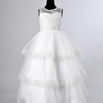 vestido de cerimónia infantil branco com saia de tule e corpete rendado em manequim