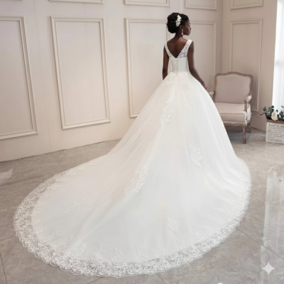 Vestido de noiva branco com cauda longa e renda