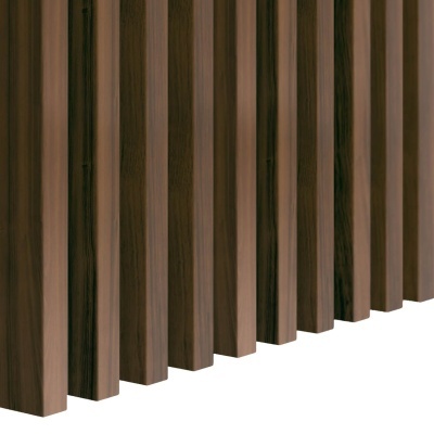 Painel decorativo de ripas verticais em madeira castanha escura