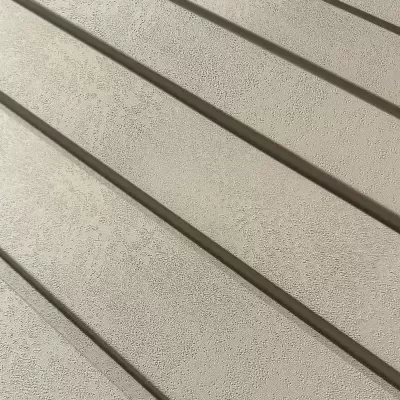 Superfície texturizada cinza claro com sombras longitudinais diagonais