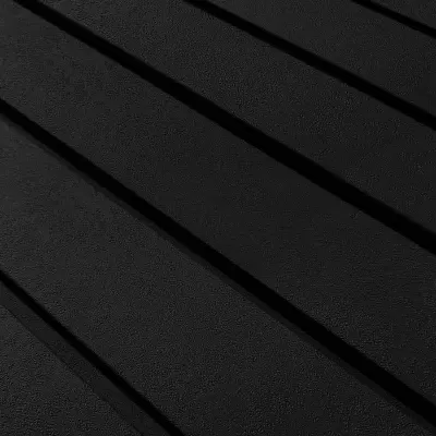 Superfície preta texturizada com sombras diagonais