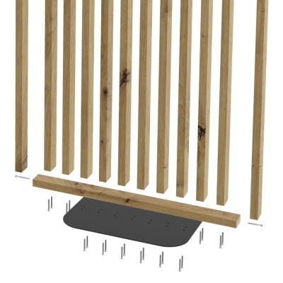 Peças de madeira claras e parafusos para montagem