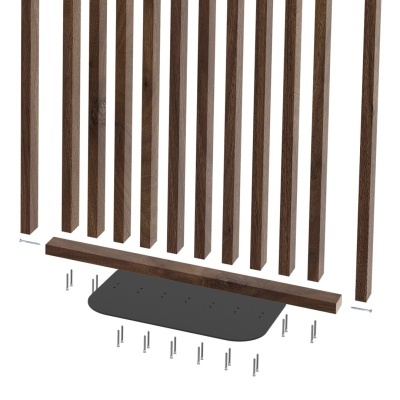 Peças de madeira castanho escuro, placa preta e parafusos para montagem