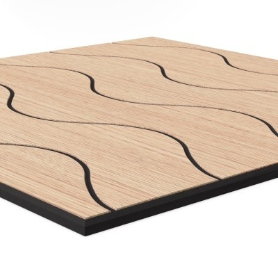 Painel quadrado de madeira clara com linhas onduladas negras