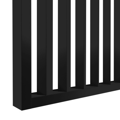 Grade de metal preta com barras verticais