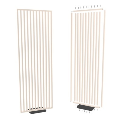 Painéis verticais de madeira clara com suportes para montagem