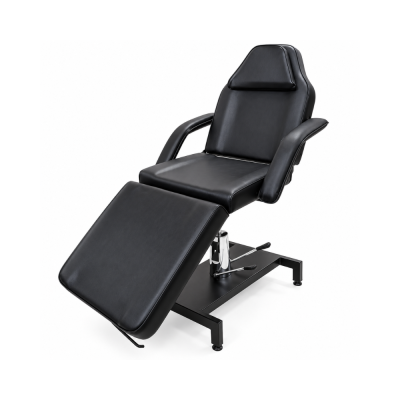 Cadeira preta reclinável para estética em material sintético e base metálica.