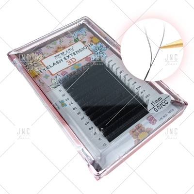 Extensões de pestanas 3D em embalagem plástica transparente com etiqueta colorida e decoração floral