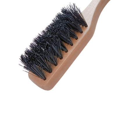 Escova com cabo de madeira e cerdas pretas densas