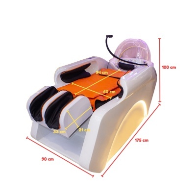 cadeira de massagem branca e preta com encosto laranja e apoios para pernas e braços