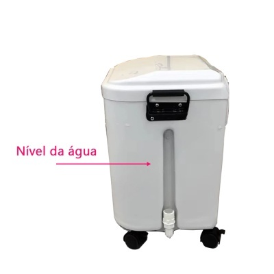 Contentor branco de plástico com rodízios e torneira com indicação de nível de água